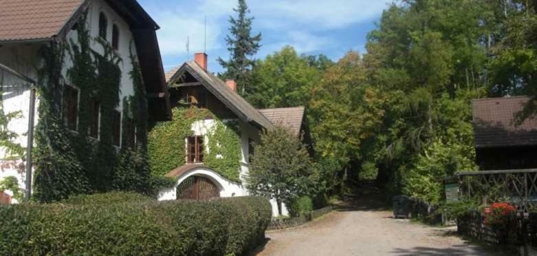 Bucicky Mlyn Hotel Rozdalovice ภายนอก รูปภาพ